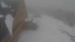 Parkoviště a hlavní vchod