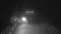 Parkoviště a hlavní vchod