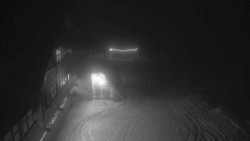 Parkoviště a hlavní vchod