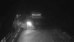 Parkoviště a hlavní vchod