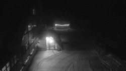 Parkoviště a hlavní vchod