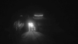 Parkoviště a hlavní vchod