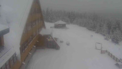 Parkoviště a hlavní vchod