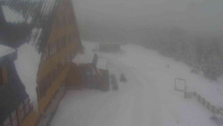 Parkoviště a hlavní vchod