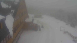 Parkoviště a hlavní vchod