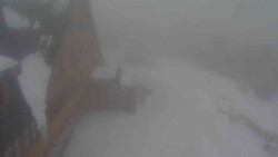 Parkoviště a hlavní vchod