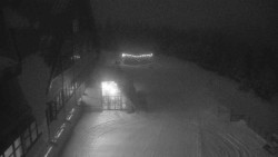 Parkoviště a hlavní vchod