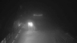 Parkoviště a hlavní vchod