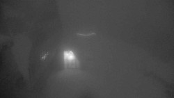 Parkoviště a hlavní vchod