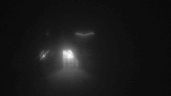 Parkoviště a hlavní vchod