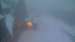 Parkoviště a hlavní vchod