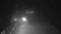 Parkoviště a hlavní vchod