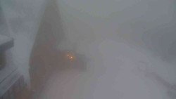 Parkoviště a hlavní vchod