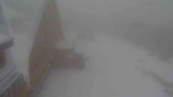 Parkoviště a hlavní vchod