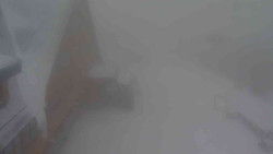 Parkoviště a hlavní vchod