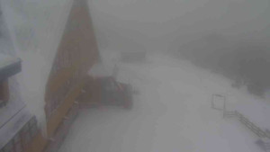 Sporthotel Kurzovní - Parkoviště a hlavní vchod - 13.2.2026 v 10:40 Sporthotel Kurzovní - Parkoviště a hlavní vchod - 13.2.2026 v 10:40