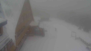 Sporthotel Kurzovní - Parkoviště a hlavní vchod - 13.2.2026 v 11:30 Sporthotel Kurzovní - Parkoviště a hlavní vchod - 13.2.2026 v 11:30