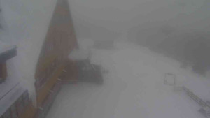 Sporthotel Kurzovní - Parkoviště a hlavní vchod - 13.2.2026 v 12:15 Sporthotel Kurzovní - Parkoviště a hlavní vchod - 13.2.2026 v 12:15