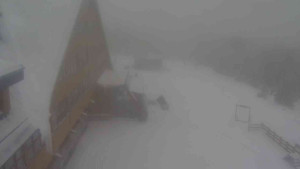 Sporthotel Kurzovní - Parkoviště a hlavní vchod - 13.2.2026 v 12:25 Sporthotel Kurzovní - Parkoviště a hlavní vchod - 13.2.2026 v 12:25