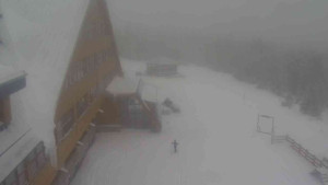 Sporthotel Kurzovní - Parkoviště a hlavní vchod - 13.2.2026 v 12:50 Sporthotel Kurzovní - Parkoviště a hlavní vchod - 13.2.2026 v 12:50