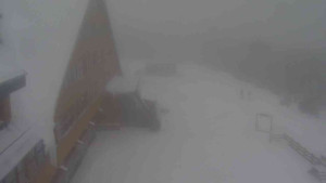 Sporthotel Kurzovní - Parkoviště a hlavní vchod - 13.2.2026 v 15:05 Sporthotel Kurzovní - Parkoviště a hlavní vchod - 13.2.2026 v 15:05