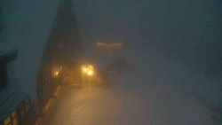 Parkoviště a hlavní vchod