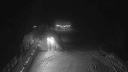 Parkoviště a hlavní vchod