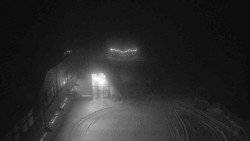 Parkoviště a hlavní vchod