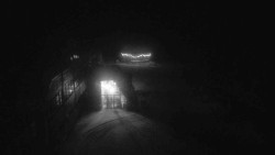 Parkoviště a hlavní vchod