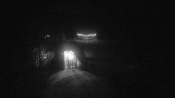 Parkoviště a hlavní vchod