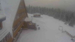 Parkoviště a hlavní vchod