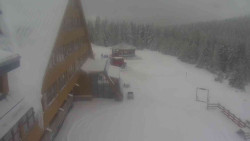 Parkoviště a hlavní vchod