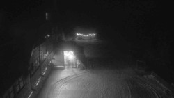 Parkoviště a hlavní vchod