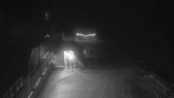 Parkoviště a hlavní vchod