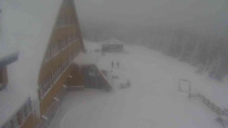 Parkoviště a hlavní vchod