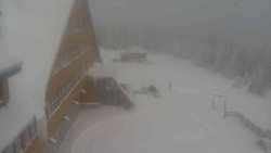 Parkoviště a hlavní vchod