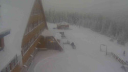 Parkoviště a hlavní vchod