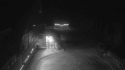 Parkoviště a hlavní vchod