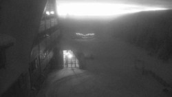 Parkoviště a hlavní vchod