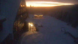 Parkoviště a hlavní vchod