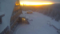 Parkoviště a hlavní vchod