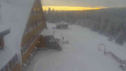 Parkoviště a hlavní vchod