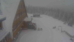 Parkoviště a hlavní vchod