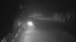 Parkoviště a hlavní vchod