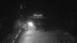 Parkoviště a hlavní vchod