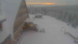 Parkoviště a hlavní vchod