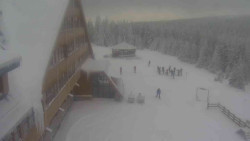 Parkoviště a hlavní vchod