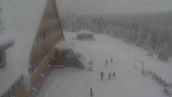 Parkoviště a hlavní vchod