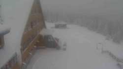 Parkoviště a hlavní vchod