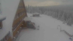 Parkoviště a hlavní vchod